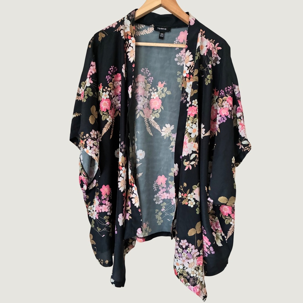 Torrid Black Floral Open Front Kimono Wrap Plus Size 4/5 Pink Flower Lightweight